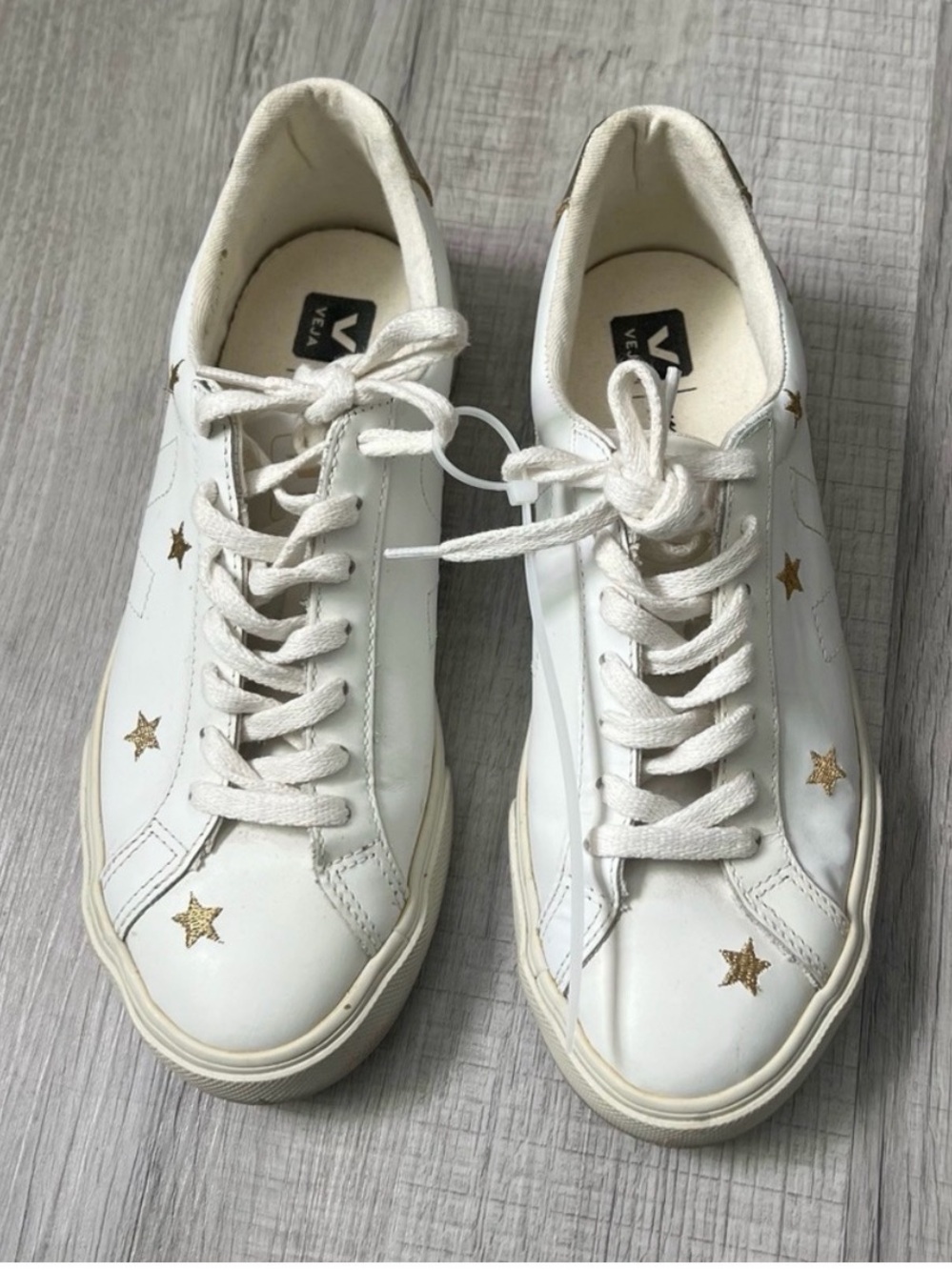 VEJA x Madewell Esplar Low Sneakers in Embroidered Stars White and Gold  7